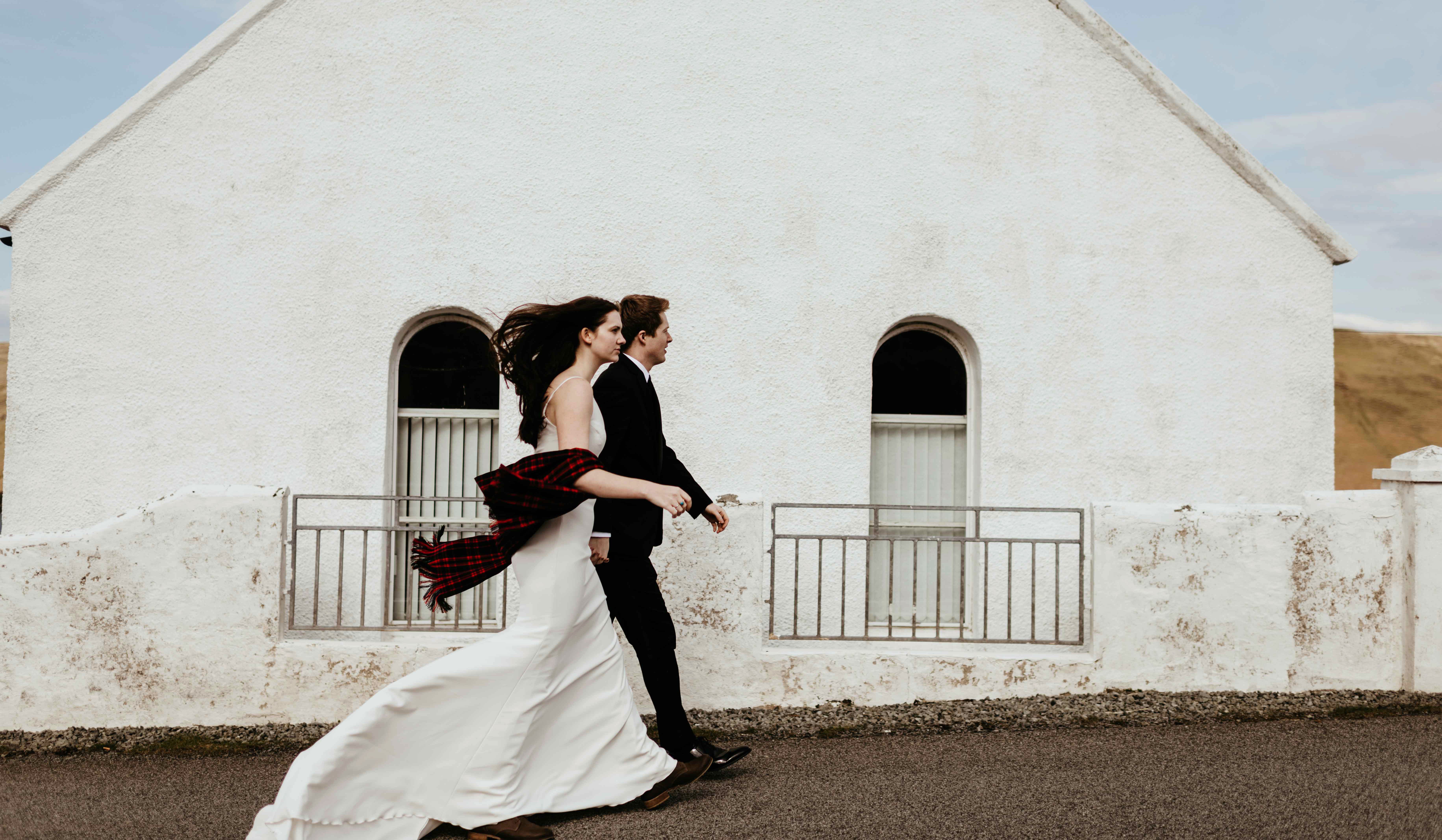 bride and groom elope in isle of Skye of scotland